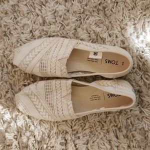 Size 6 Women's Toms